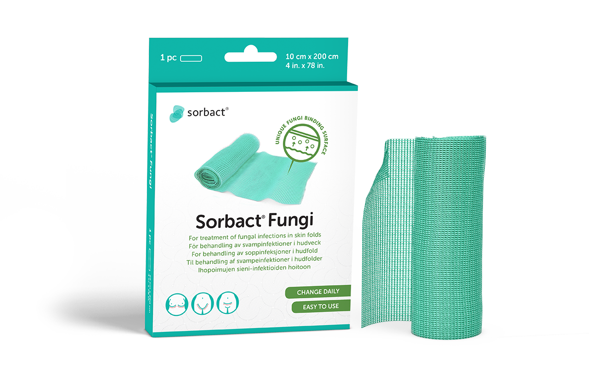 Pakke med Sorbact Fungi med en bandasje ved siden av.